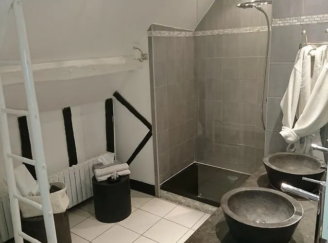 Couette-café Côté Jardin - D'hôtes Senlis (Oise)